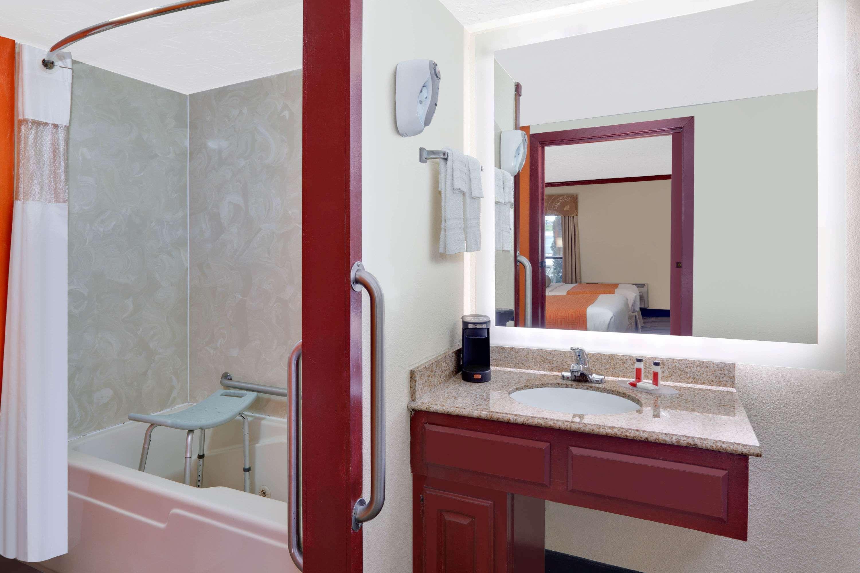 Howard Johnson By Wyndham San Marcos Εξωτερικό φωτογραφία