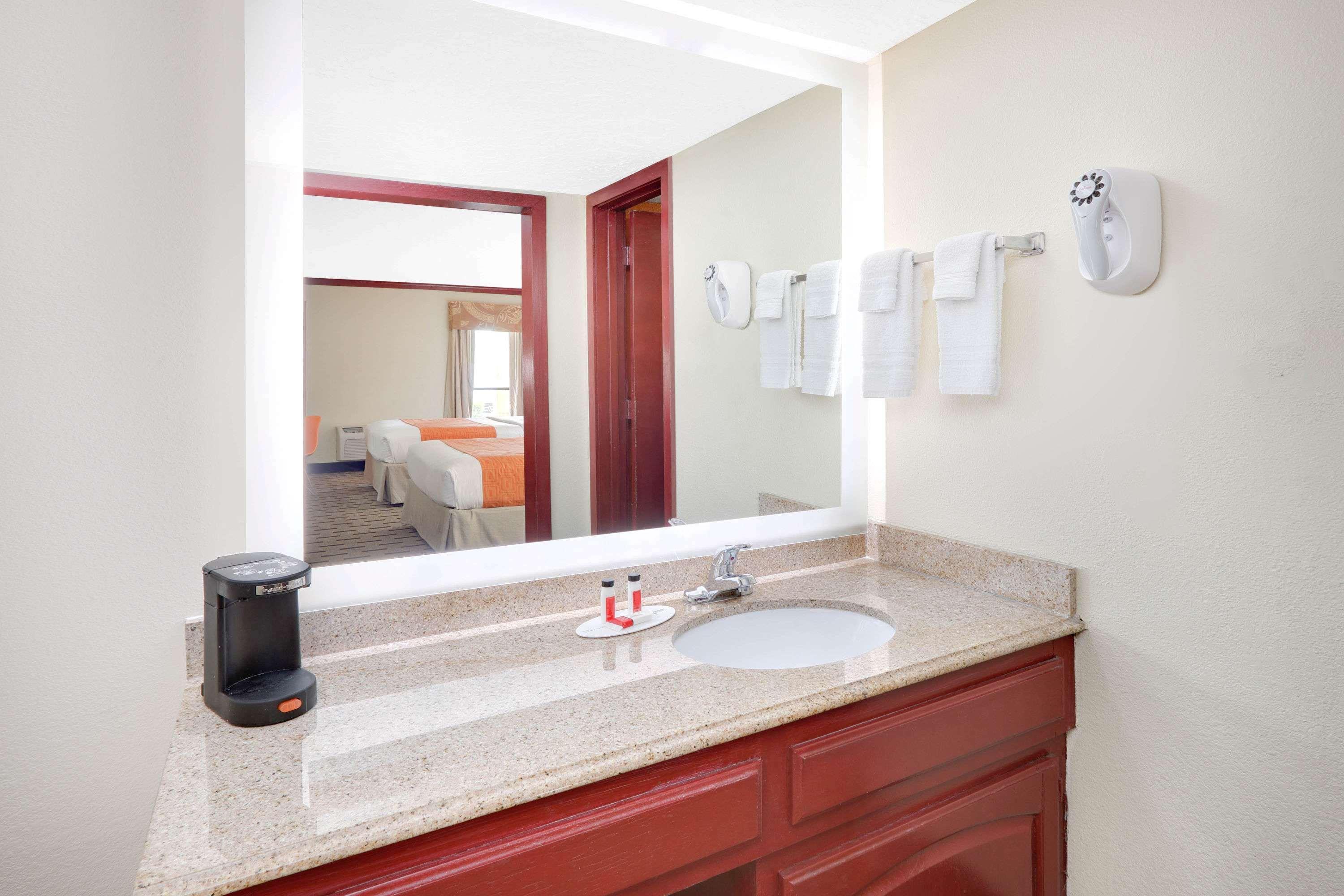 Howard Johnson By Wyndham San Marcos Εξωτερικό φωτογραφία