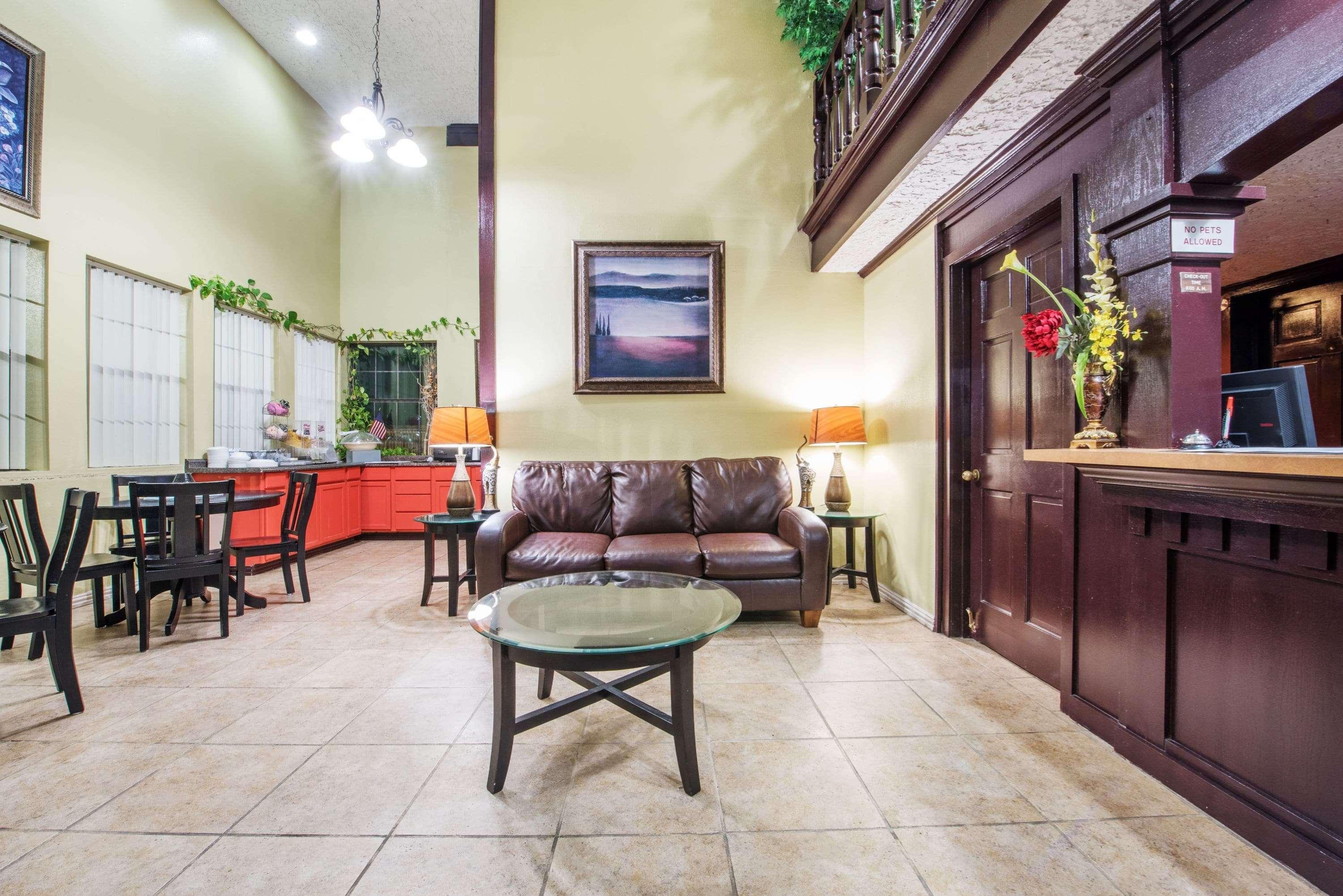 Howard Johnson By Wyndham San Marcos Εξωτερικό φωτογραφία