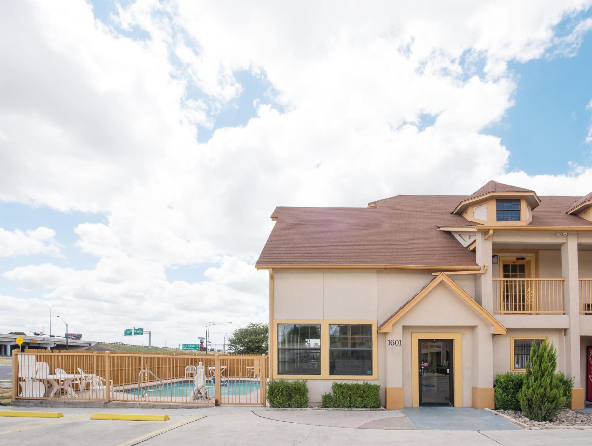 Howard Johnson By Wyndham San Marcos Εξωτερικό φωτογραφία