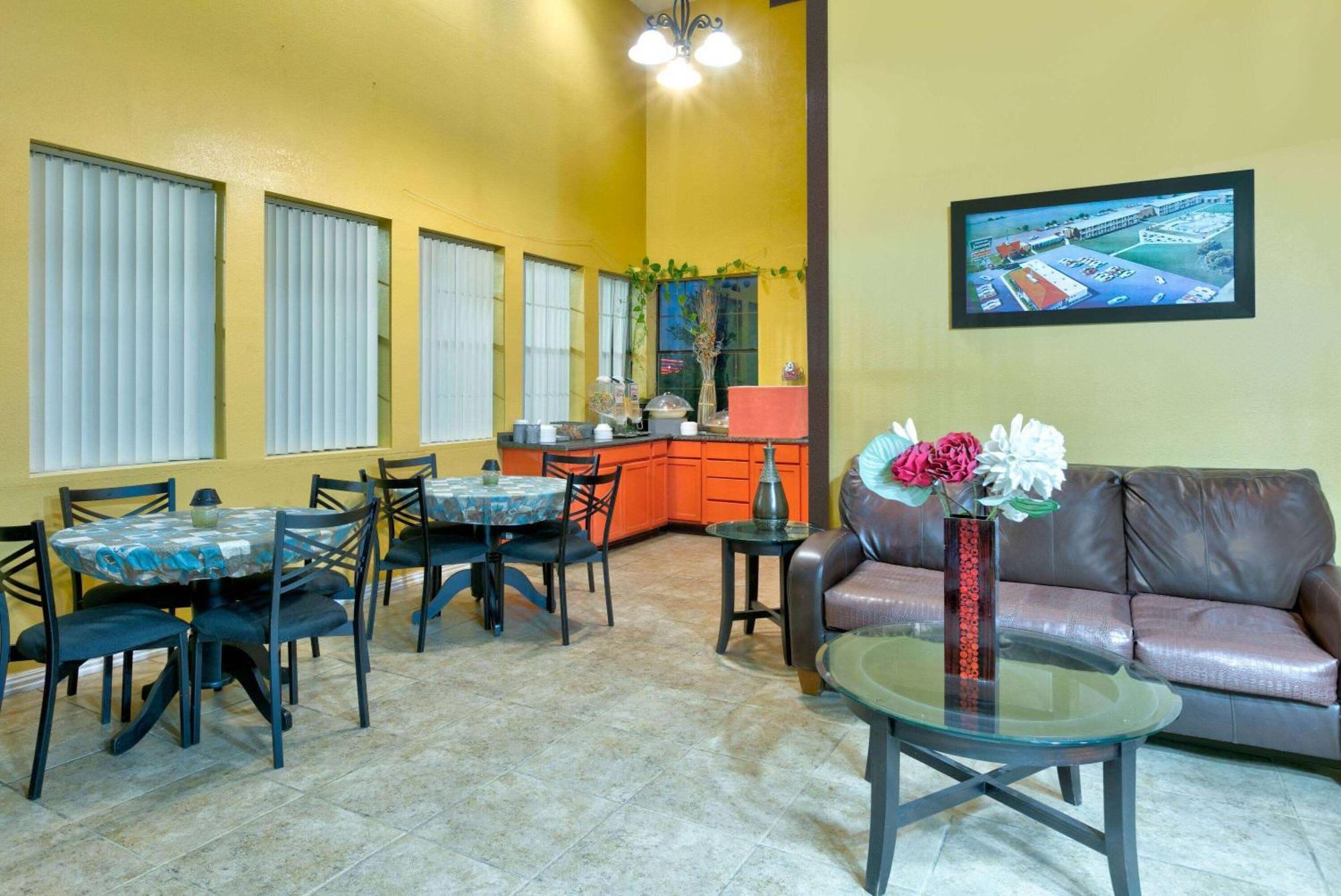 Howard Johnson By Wyndham San Marcos Εξωτερικό φωτογραφία
