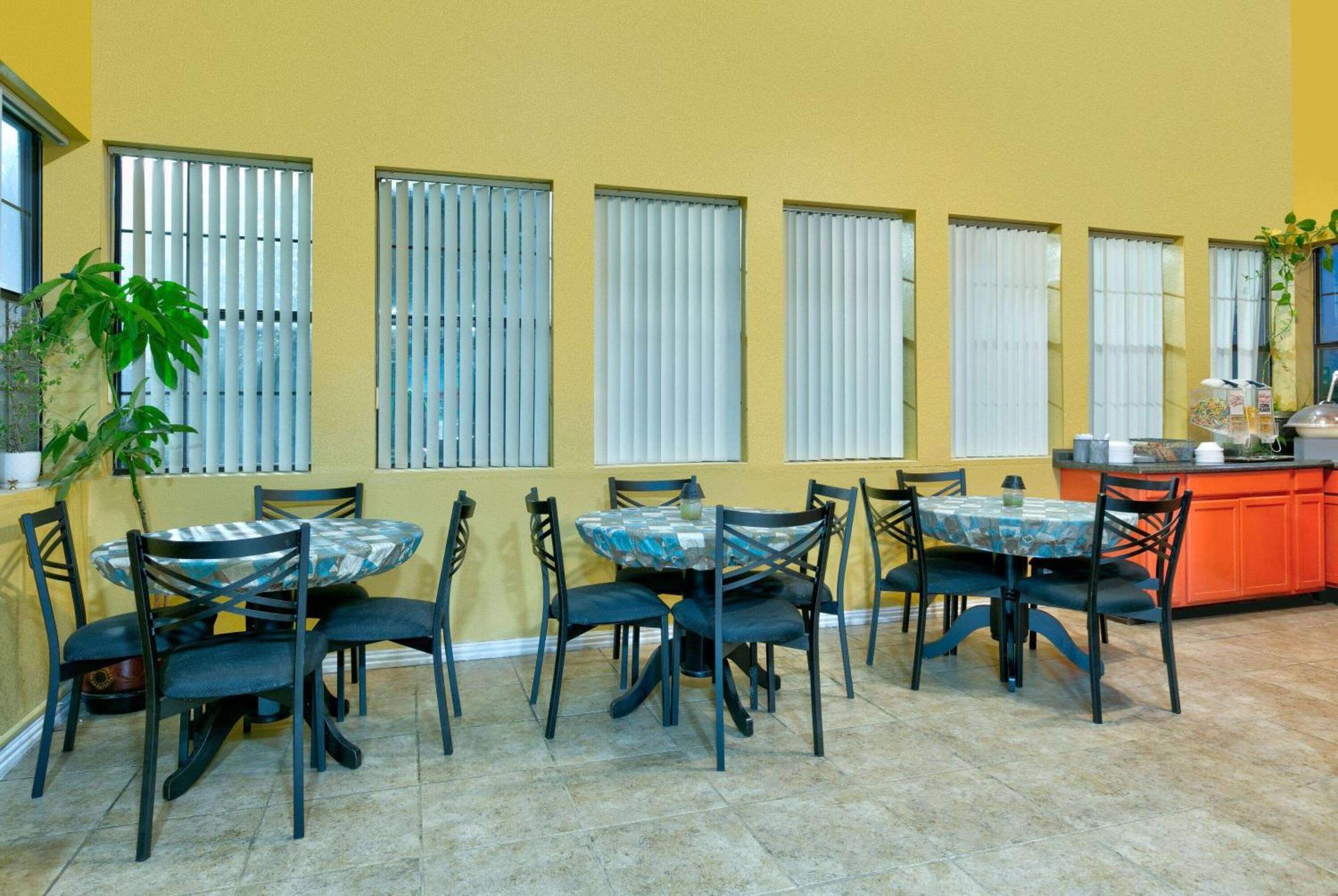 Howard Johnson By Wyndham San Marcos Εξωτερικό φωτογραφία