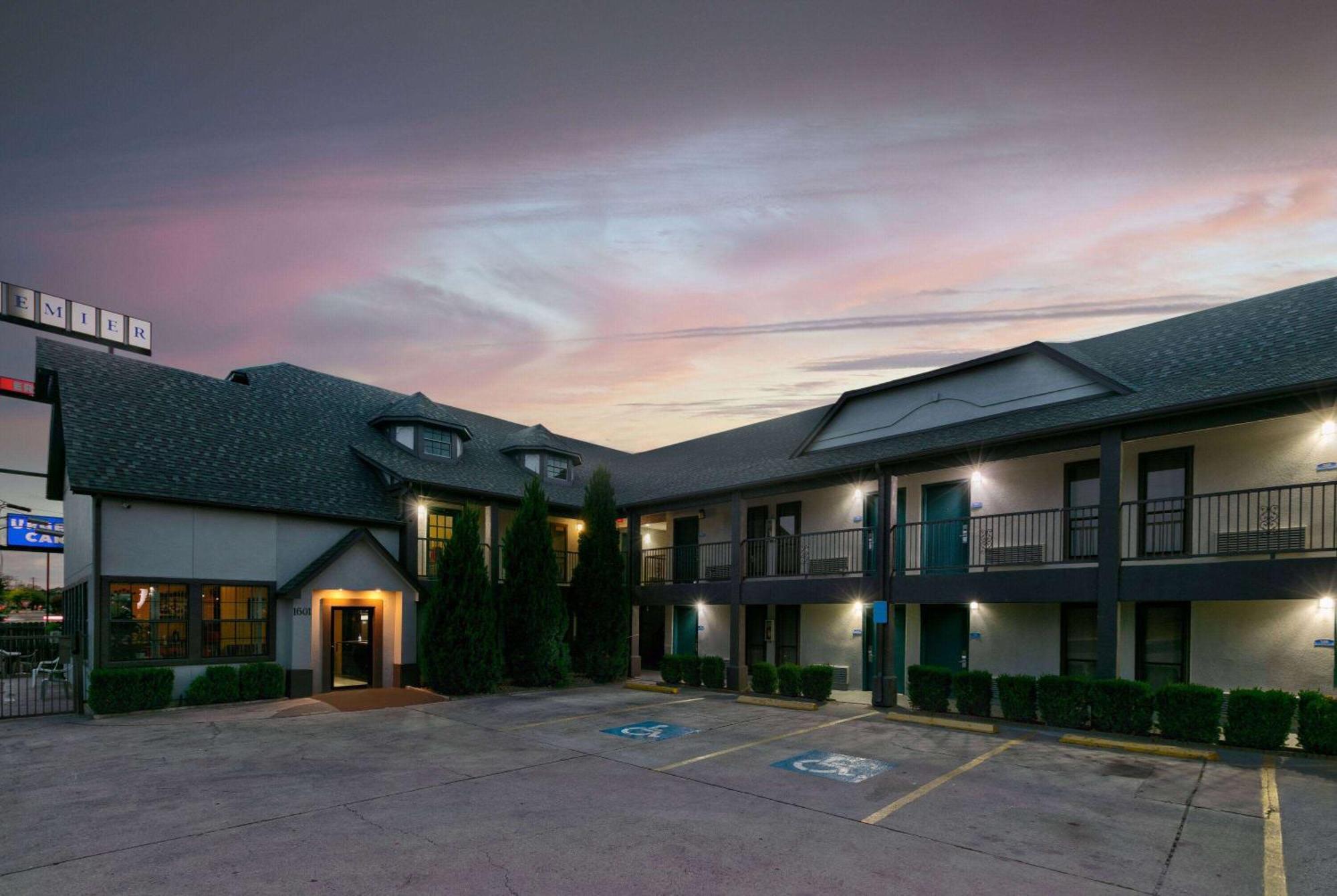 Howard Johnson By Wyndham San Marcos Εξωτερικό φωτογραφία