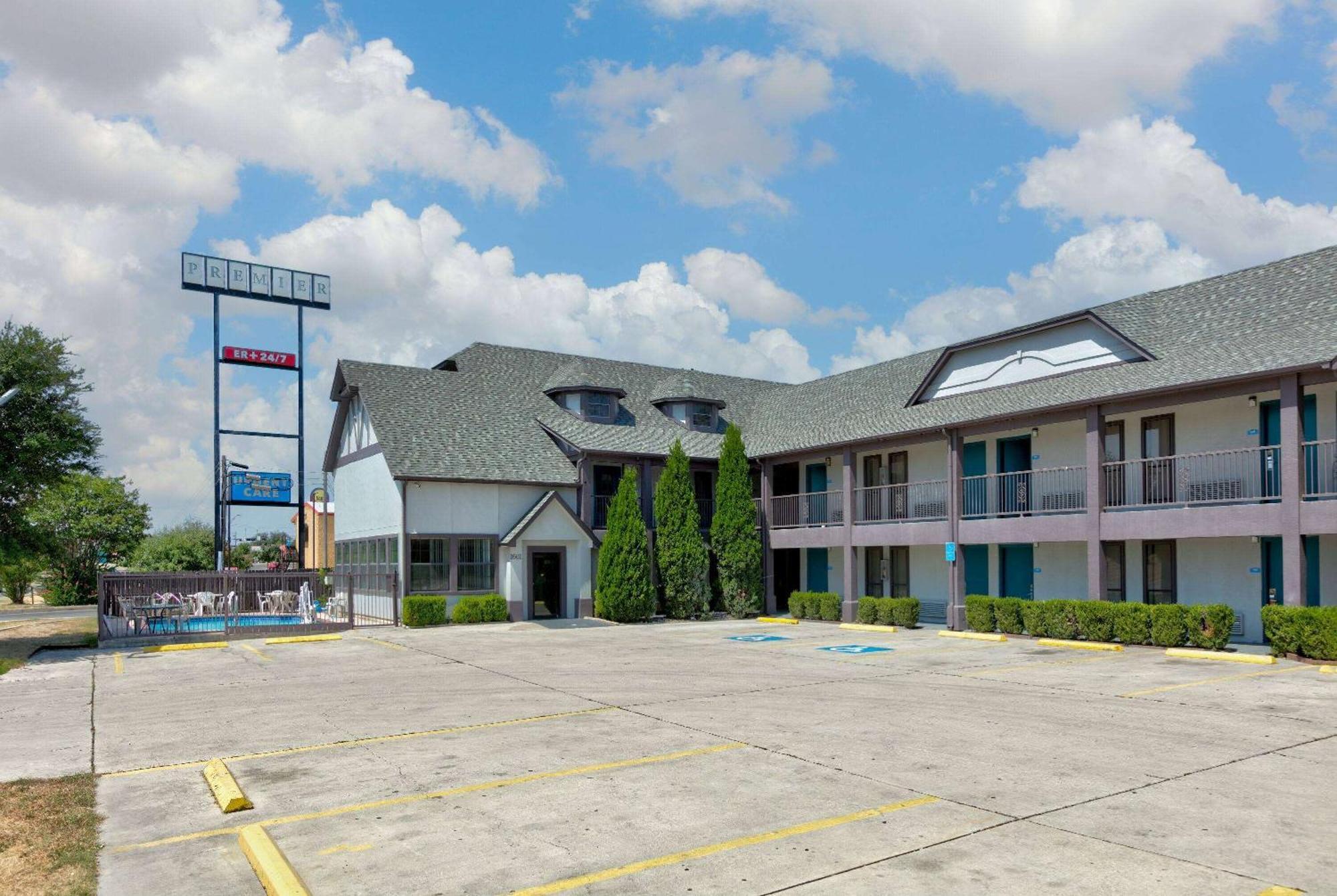 Howard Johnson By Wyndham San Marcos Εξωτερικό φωτογραφία