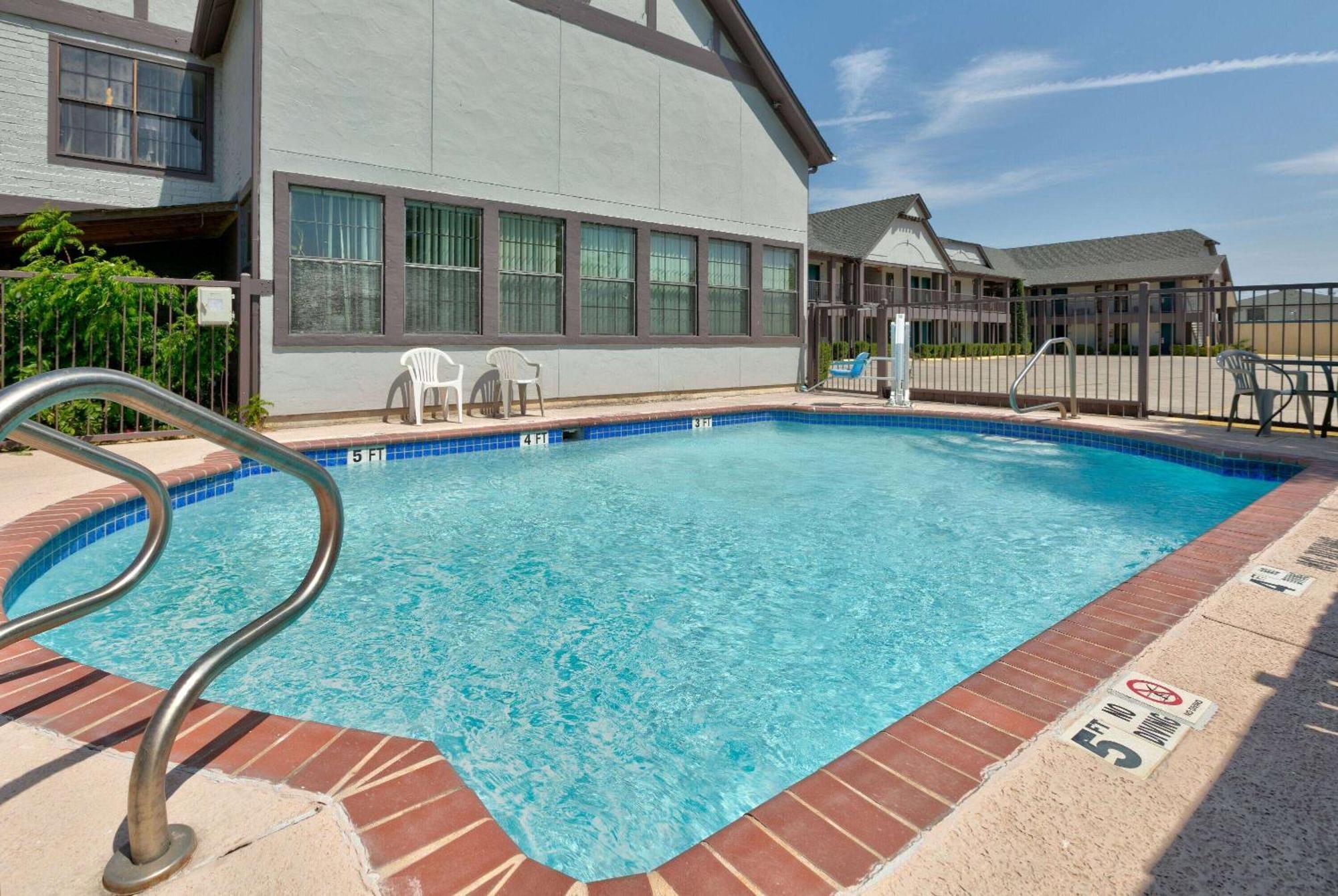 Howard Johnson By Wyndham San Marcos Εξωτερικό φωτογραφία